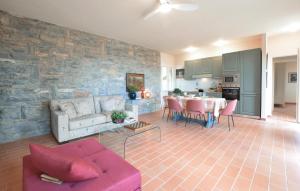 Η κουζίνα ή μικρή κουζίνα στο Cozy Home In Sassetta