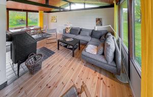 Χώρος καθιστικού στο 2 Bedroom Nice Home In Fårevejle
