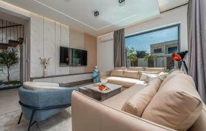 Ruang duduk di Gorgeous Villa In Novalja