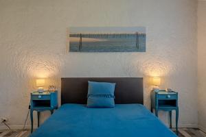 En eller flere senge i et værelse på La Cabane de Manolo, near forest, 2-4 people