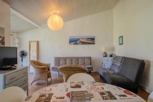 Et opholdsområde på La Cabane de Manolo, near forest, 2-4 people