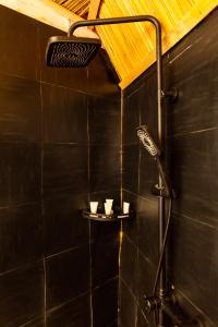 Phòng tắm tại Olemayian Amboseli Cottages +83 ảnh