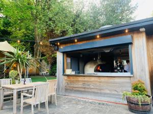 En have udenfor Cockle Bay Cottage