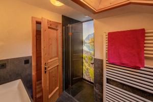 Koupelna v ubytování Gästehaus Alpina