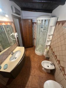 a bathroom with a sink and a shower and a toilet at Villa Lelli 1 in Rome +8 photos