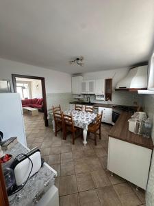 a kitchen and dining room with a table and chairs at Villa Lelli 1 in Rome