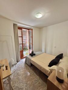 Postel nebo postele na pokoji v ubytování Bonita habitación con aire acondicionado