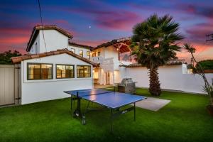 Πινγκ πονγκ στο Luxury Oasis with Ping Pong, Firepit and Cozy Patio ή εκεί κοντά