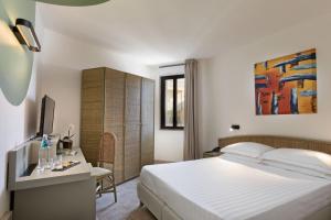 Ένα ή περισσότερα κρεβάτια σε δωμάτιο στο Rina Hotel