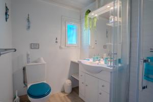 Et badeværelse på La Cabane de Manolo, near forest, 2-4 people + 15 billeder