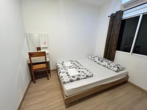 ไนซ์สเตย์ เฮาส์ แอทคลองสาม รังสิต คลองหลวง ปทุมธานี Nice Stay House at Khlong Sam - Rangsit - Khlong Luang - Phathumthani客房内的一张或多张床位