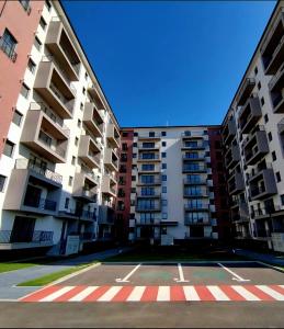 an empty parking lot in front of an apartment complex at Luxury BROthers' Apartment in Alba Iulia