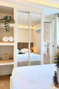 Ένα ή περισσότερα κρεβάτια σε δωμάτιο στο Les cabanes d'Anima - Suite Verveine - 30m from beach