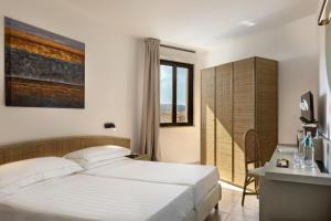 Ένα ή περισσότερα κρεβάτια σε δωμάτιο στο Rina Hotel