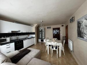 a kitchen and living room with a table and chairs at Apartament zona 1 Decembrie in Tecuci