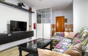 Μια τηλεόραση ή/και κέντρο ψυχαγωγίας στο Awesome Home In Málaga With Wifi