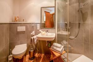 Koupelna v ubytování Gästehaus Alpina