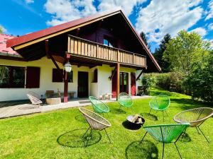 Ogród w obiekcie LES CIMES BLANCHES CLEDICIHOME Chalet 10 pers SPA & Grand terrain 4 MINUTES DES PISTES