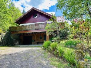 Ogród w obiekcie LES CIMES BLANCHES CLEDICIHOME Chalet 10 pers SPA & Grand terrain 4 MINUTES DES PISTES
