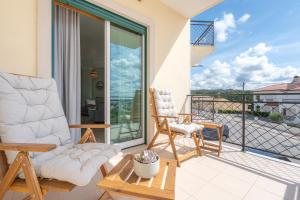Balkoni atau teres di Atlantic Ocean & Pool Apartment