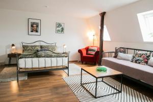 a living room with a bed and a couch at Hans & Franz Zimmervermietung in Schwerin