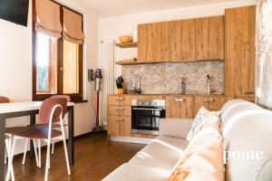 Kuchyň nebo kuchyňský kout v ubytování Maison del Bosco - Poluc Apartments bilocale