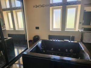 Galeriebild der Unterkunft Manoir, vaste parc arboré in Montbron