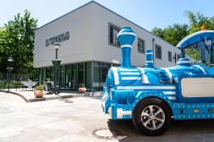 a blue truck parked in front of a building at MEDIGREIF Elternhaus Setheweg GmbH in Heringsdorf +7 photos