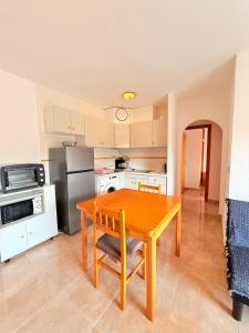 Kuchyň nebo kuchyňský kout v ubytování Apartamento en Torrevieja