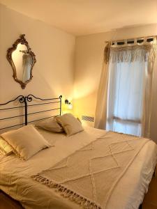 Postel nebo postele na pokoji v ubytování Superbe appartement dans golf 4 étoiles + 18 fotografií