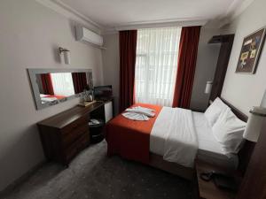 Postel nebo postele na pokoji v ubytování Hotel Topkapı