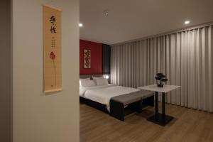 Postel nebo postele na pokoji v ubytování Koum Ryokan Hotel Gijang by Aank