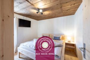 Tempat tidur dalam kamar di Ustarea Spluga