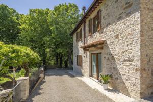 a stone house with a pathway next to a building at Villetta Cafaggio, Ac, Wifi, Panzano In Chianti in Castellina in Chianti