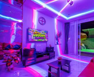 TV a/nebo společenská místnost v ubytování Love Here Poolvilla หัวหิน