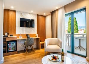 TV a/nebo společenská místnost v ubytování Boutique Hotel Villa Royal