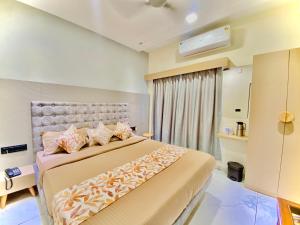 Letto o letti in una camera di Hotel RV Residency