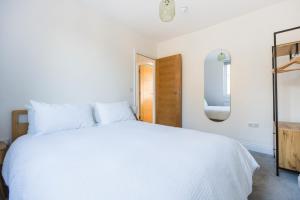 Postel nebo postele na pokoji v ubytování St Athans Hotel