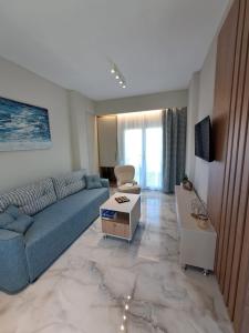 TV a/nebo společenská místnost v ubytování Maya apartments Hanioti