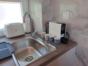 Kuchyň nebo kuchyňský kout v ubytování Maya apartments Hanioti