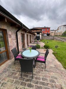 a patio with a table and chairs on a brick patio at Cour De Berlin in Fürstenberg