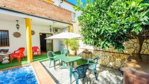 Bazén v ubytovaní Casa Huerta San Miguel El Bosque by Ruralidays alebo v jeho blízkosti