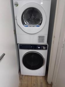 a washing machine sitting on top of a washer at Gent-cosy-stay in Ghent