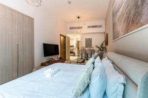 Gallery image of HAVN - Studio in La Riviera Azure JVC, Pool View in Dubai