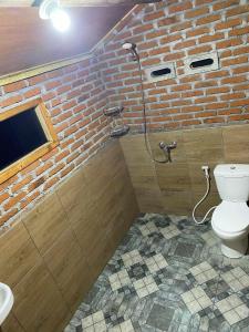 Baðherbergi á Tetebatu Hostel