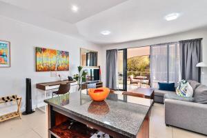 Χώρος καθιστικού στο Modern Family Friendly Retreat