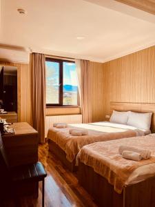 Postel nebo postele na pokoji v ubytování Kisi Garden Hotel