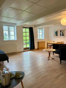 an empty living room with a table and chairs at Noorbohandelens Bed & Breakfast in Stege