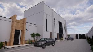 a car parked in a parking lot in front of a building at منتجعات رغيد الفندقية الشفا شرقي in Hail