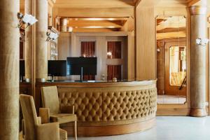 TV a/nebo společenská místnost v ubytování HOTEL AURONZO - outdoor basecamp
